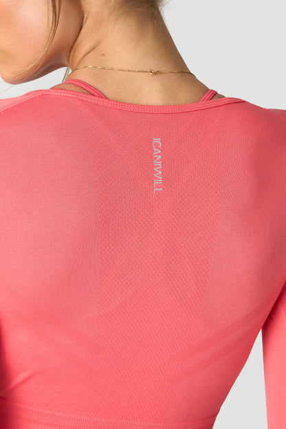 define seamless ls crop top coral