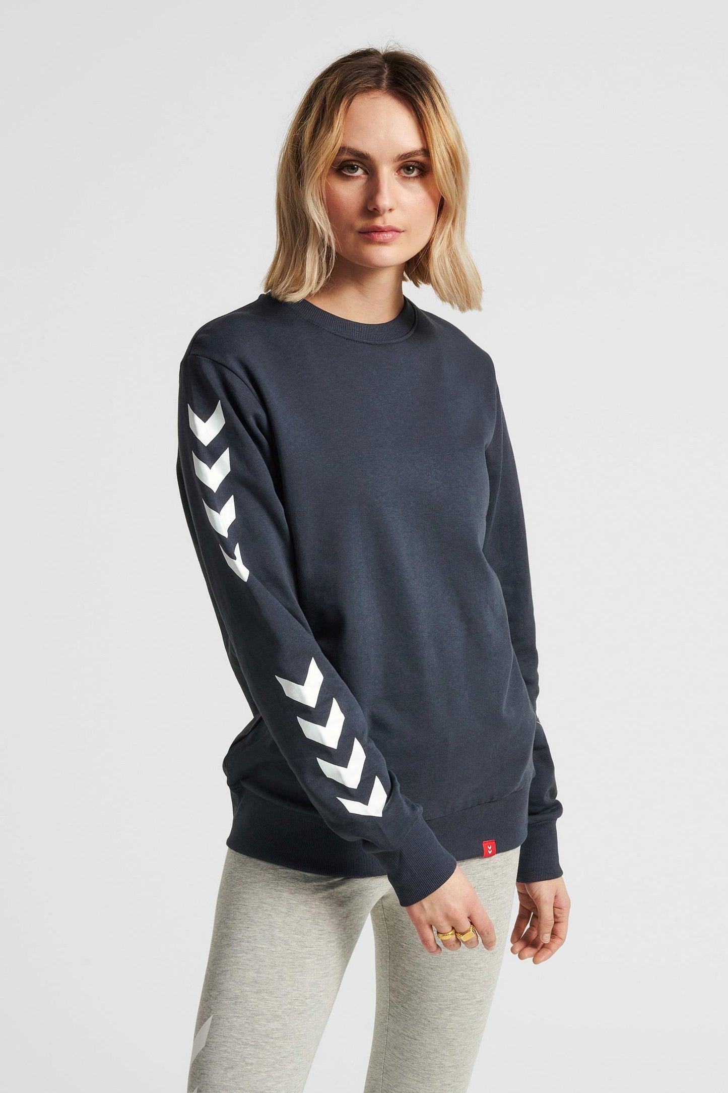 HUMMEL - Hmllegacy Chevron Sweatshirt - Blue Nights