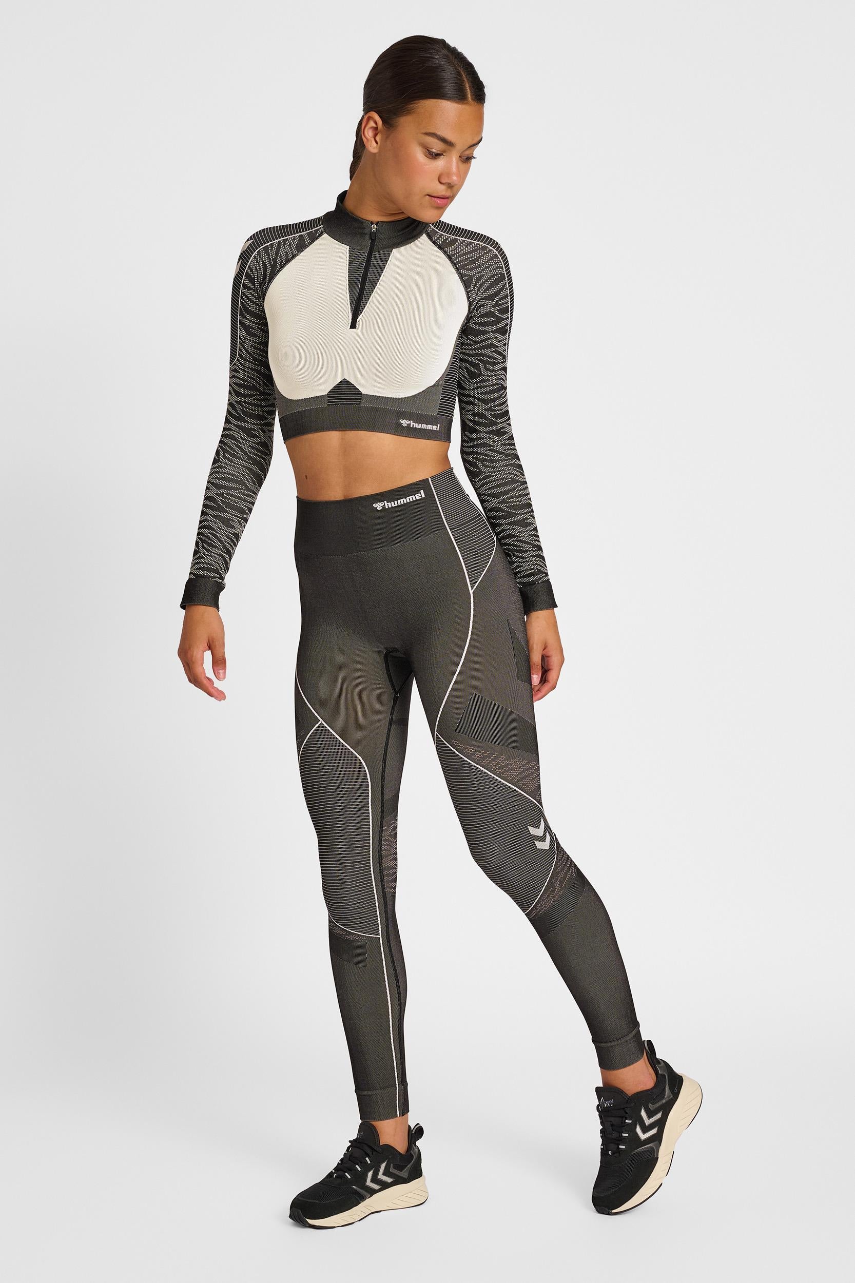 HUMMEL - Hmlmt Mila Seamless Crop Half Zip - Black/chateau Grey