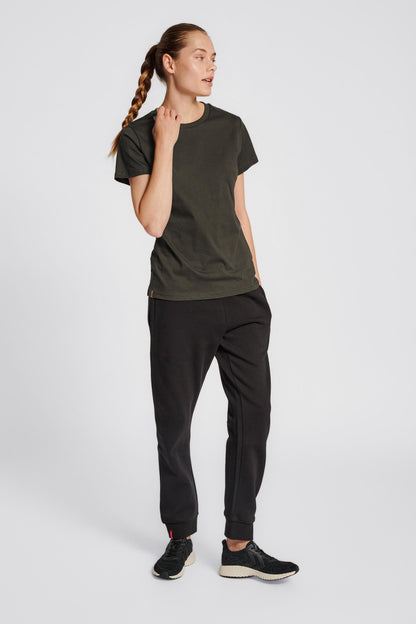 HUMMEL - Hmlred Heavy T-shirt S/s Woman - Raven